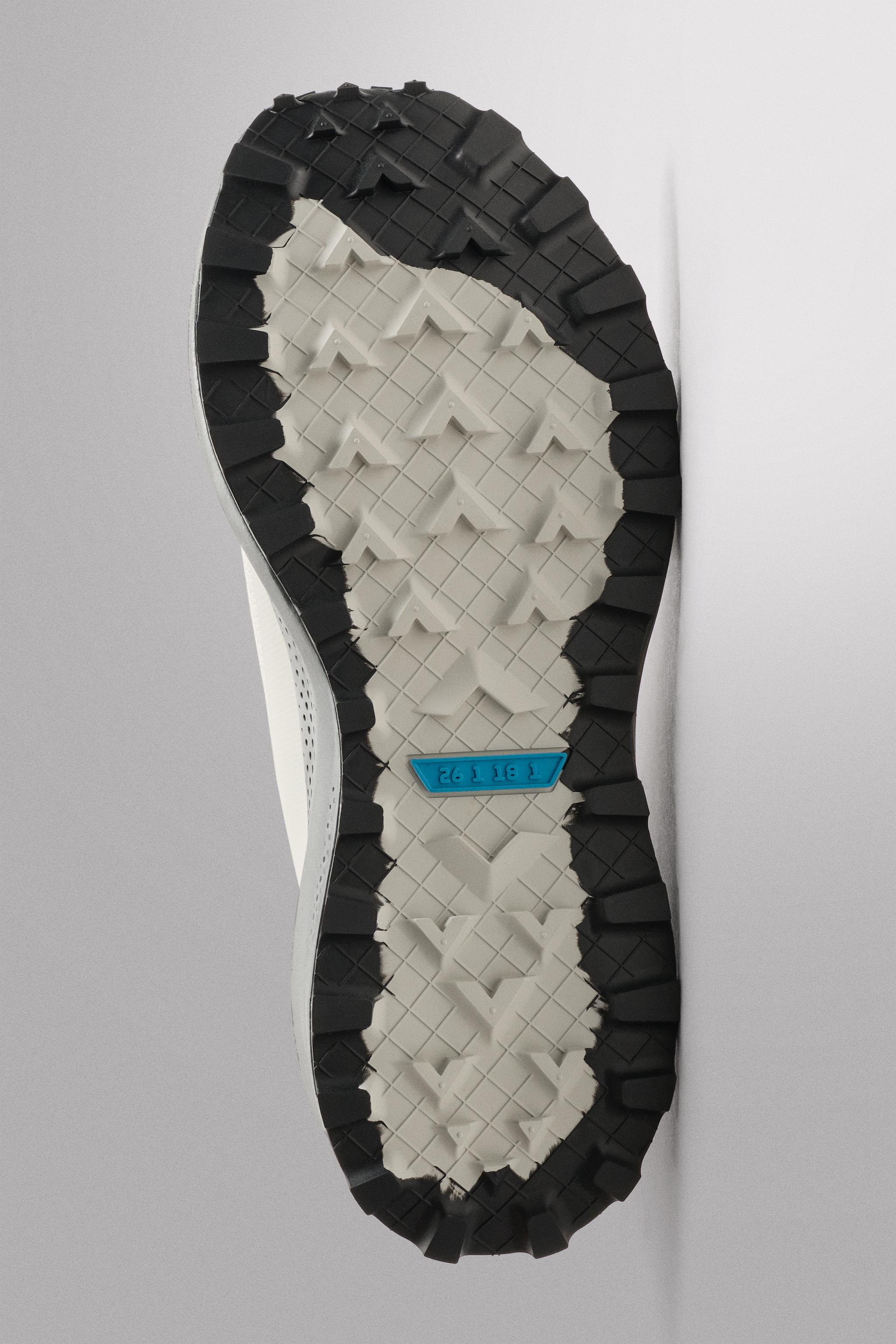 LACELESS RUNNING SNEAKERS